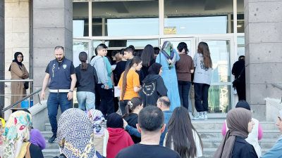 Yozgat’ta Liselere Geçiş Sistemi (LGS) kapsamındaki merkezi sınav heyecanı yaşandı.