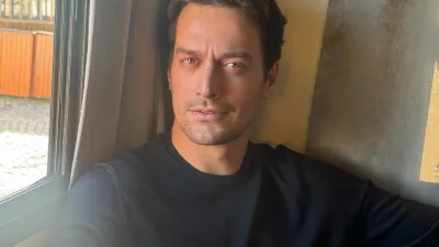 Feyyaz Şerifoğlu, “Aşkı Hatırla” dizisindeki performansını değerlendirdi. Daha önce “Camdaki