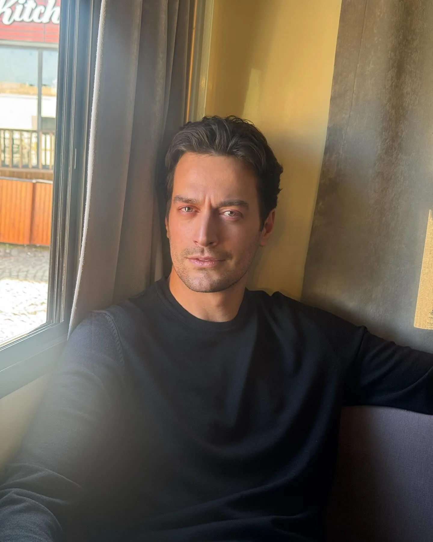 Feyyaz Şerifoğlu, “Aşkı Hatırla” dizisindeki performansını değerlendirdi. Daha önce “Camdaki