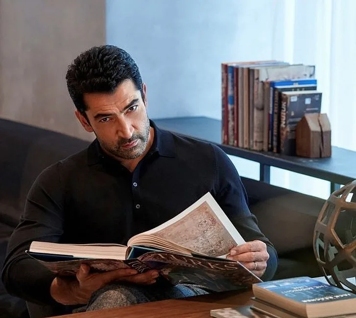 Kenan İmirzalıoğlu, yeni dizisi “Abi” için OGM ile anlaştı! Senaristleri