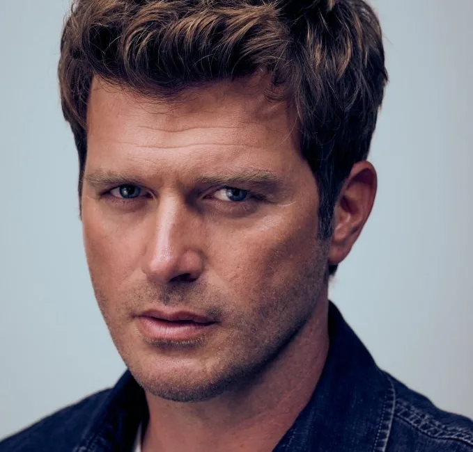 Kıvanç Tatlıtuğ, OGM Pictures’ın isim haklarını devraldığı Adam Fawer’ın “Olasılıksız”