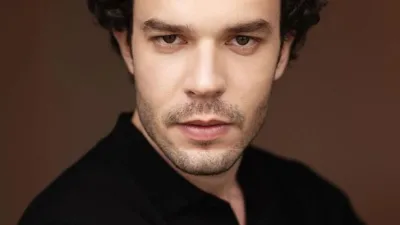 Ay Yapım’ın senaryosunu Yeşim Aslan’ın yazdığı Sevdiğim Sensin dizisinin başrol