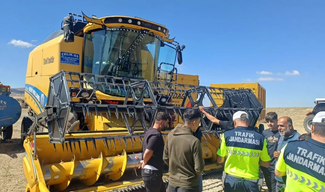Yozgat Jandarma ekipleri, biçerdöver sürücülerine trafik kuralları ve güvenliği konusunda