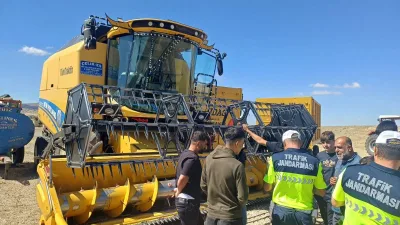 Yozgat Jandarma ekipleri, biçerdöver sürücülerine trafik kuralları ve güvenliği konusunda