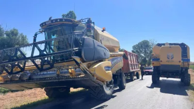 Yozgat’ın Yenifakılı ilçesinde, ön tablası takılı biçerdövere trafik güvenliğini tehlikeye
