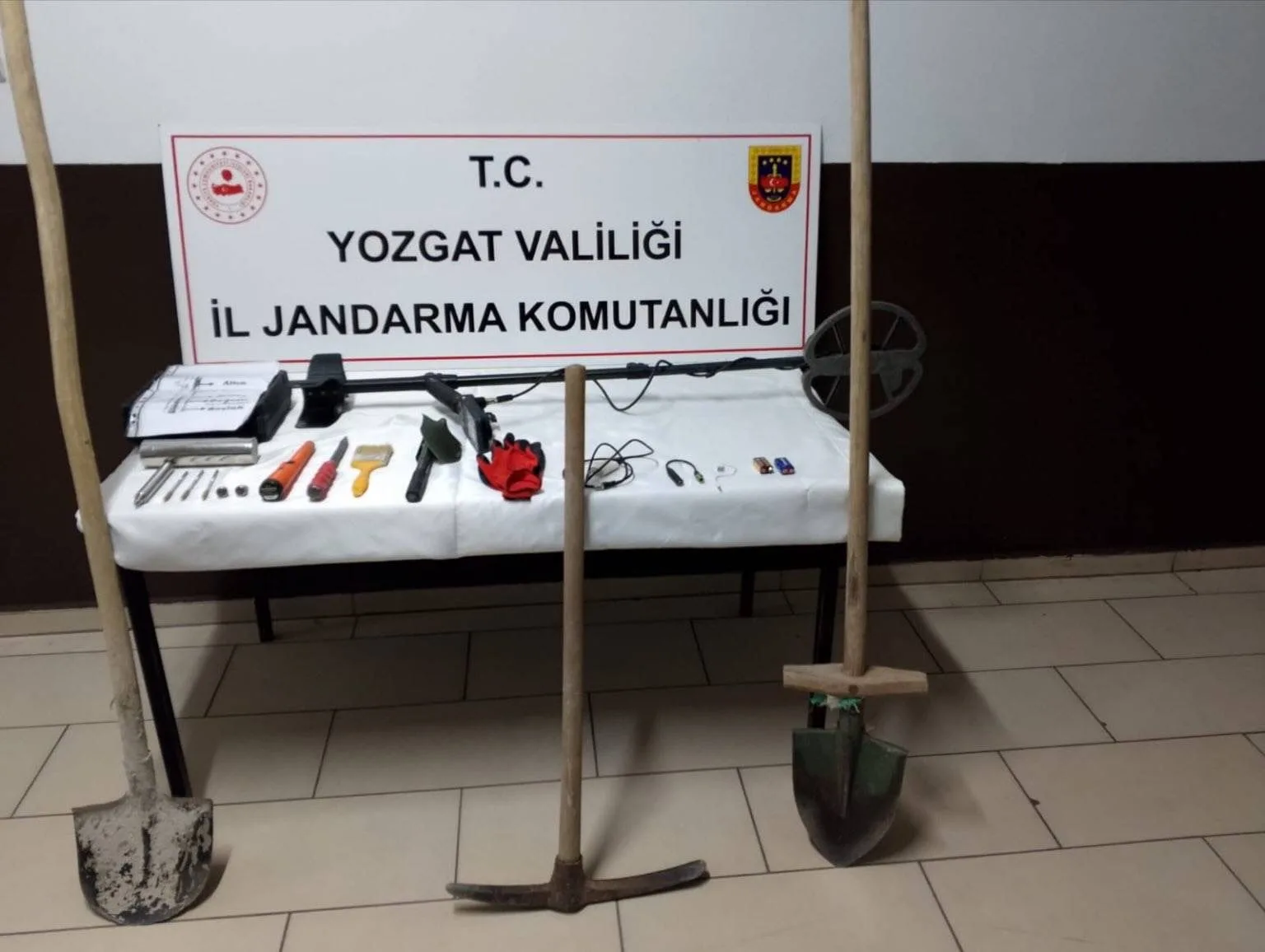 Boğazlıyan Yenipazar’da jandarma ekipleri, kaçak kazı yapan 2 kişiyi suçüstü