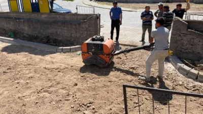 Sırçalı Kasabası’nda çocuk oyun parklarının bakımı ve sağlık evi bahçesinin