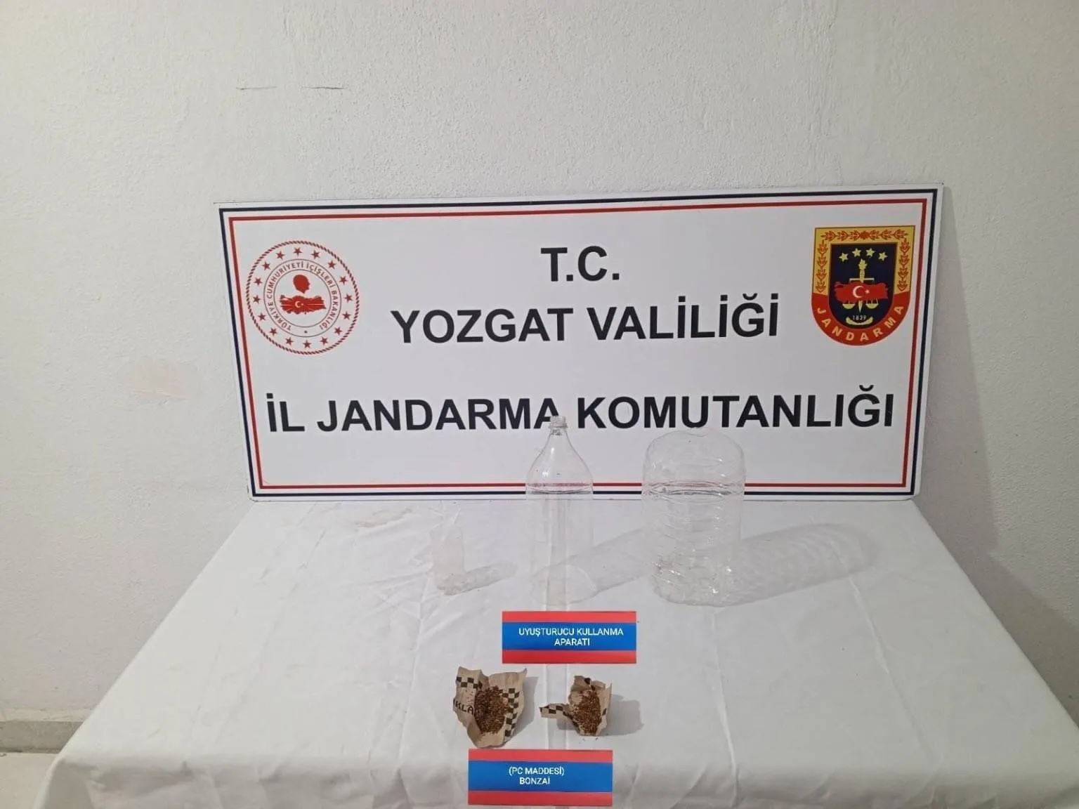 Yozgat’ın Sorgun ilçesinde düzenlenen uyuşturucu operasyonunda 9,65 gram bonzai ile