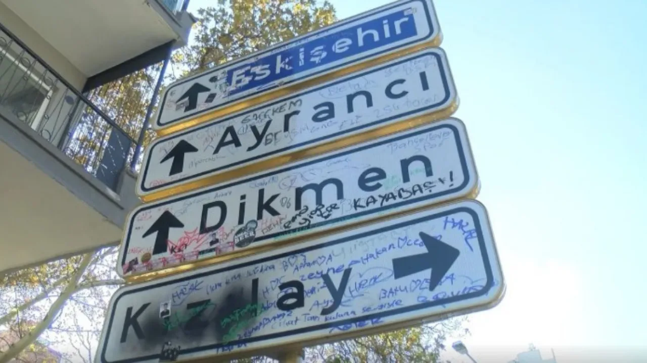 Sosyal medyada popüler hale gelen Kızılay yön tabelası, çalınma ve