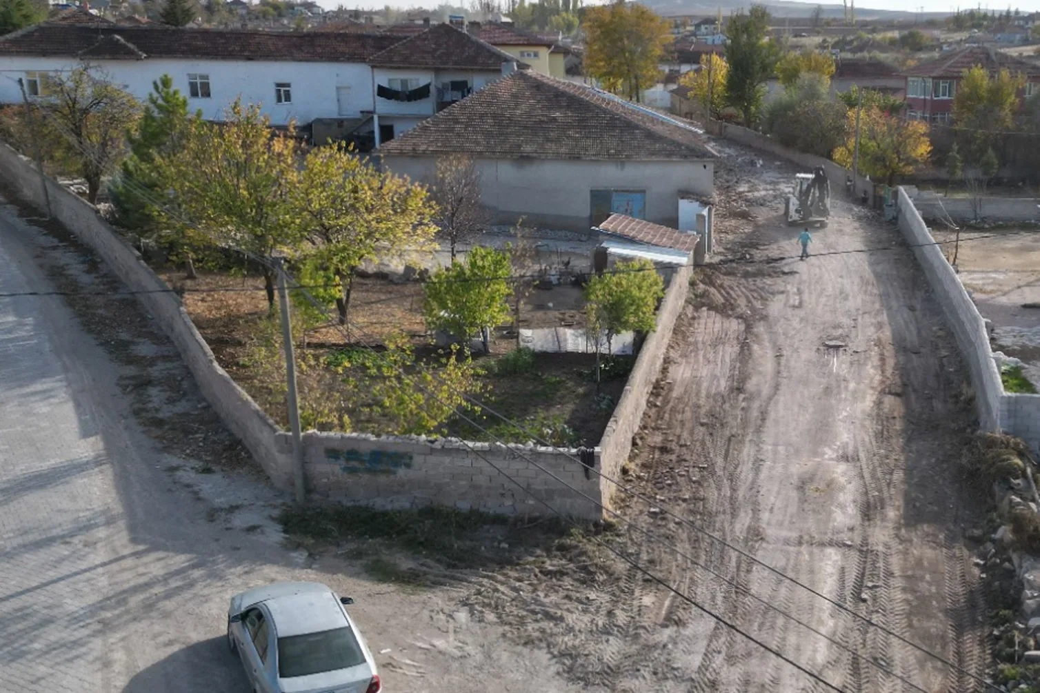 Boğazlıyan Belediye Başkanı Gökhan Coşar, Karakoç Mahallesi’nde yürütülen projeleri yerinde