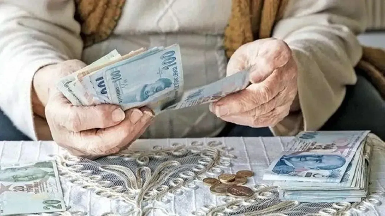 Kasım ayı itibarıyla emekli promosyon ödemeleri 15 Kasım'dan itibaren başlayacak.