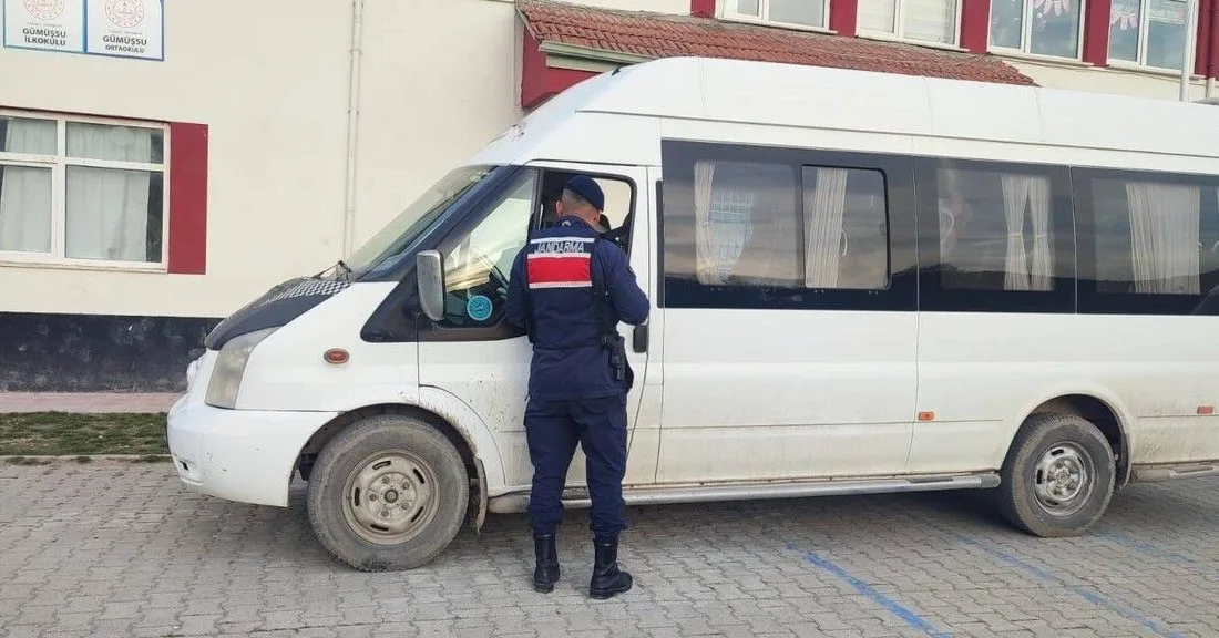 Akdağmadeni ve Kadışehri İlçe Jandarma Komutanlıkları, öğrencilerin güvenli ulaşımını sağlamak
