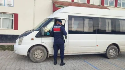 Akdağmadeni ve Kadışehri İlçe Jandarma Komutanlıkları, öğrencilerin güvenli ulaşımını sağlamak