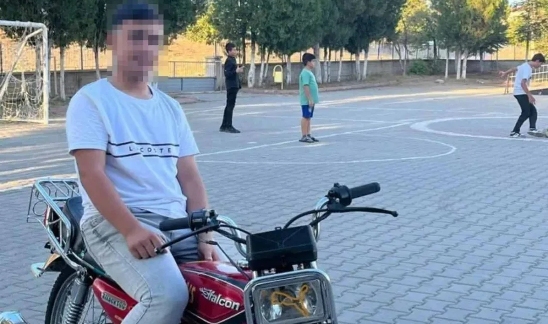 14 yaşındaki motosiklet sürücüsü ile otomobil çarpıştı.  Ağır yaralanan