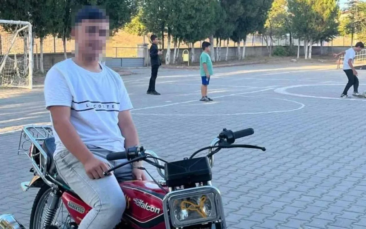 14 yaşındaki motosiklet sürücüsü ile otomobil çarpıştı.  Ağır yaralanan