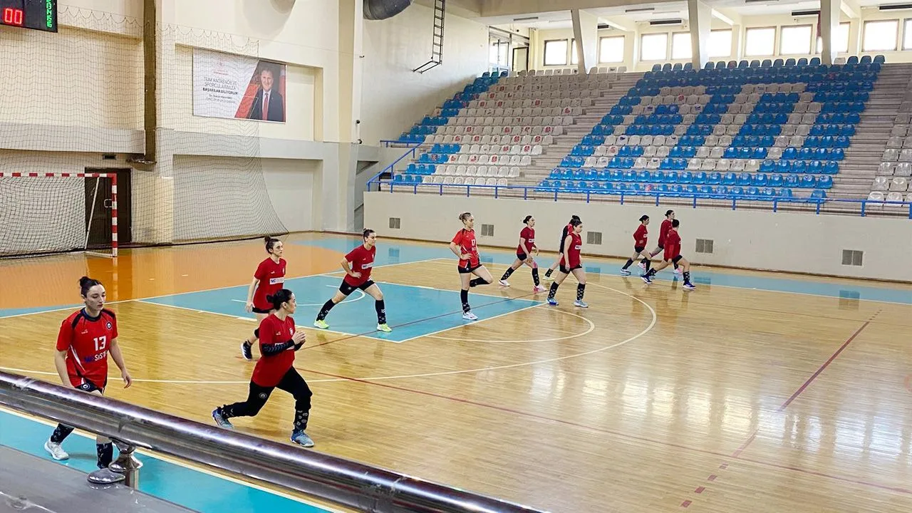 Hentbol Kadınlar 1.  Ligi’nde mücadele eden MC Sistem Yozgat