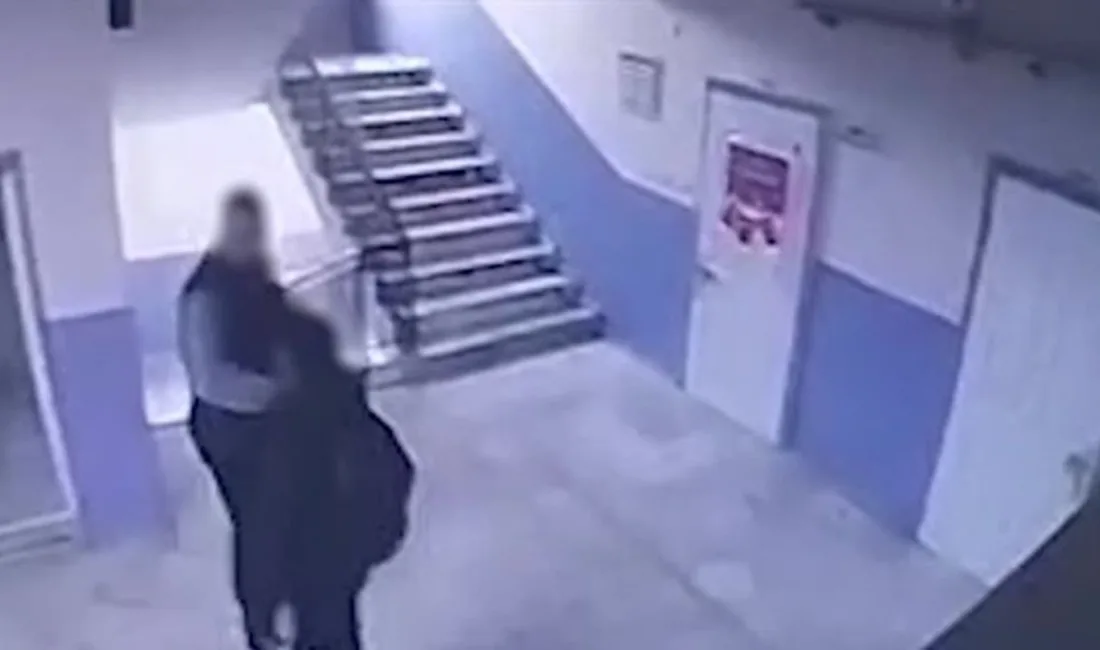 Okul müdürü B.G.’nin, otizmli öğrenci B.U.’yu merdivenlerde ittiği ve bu