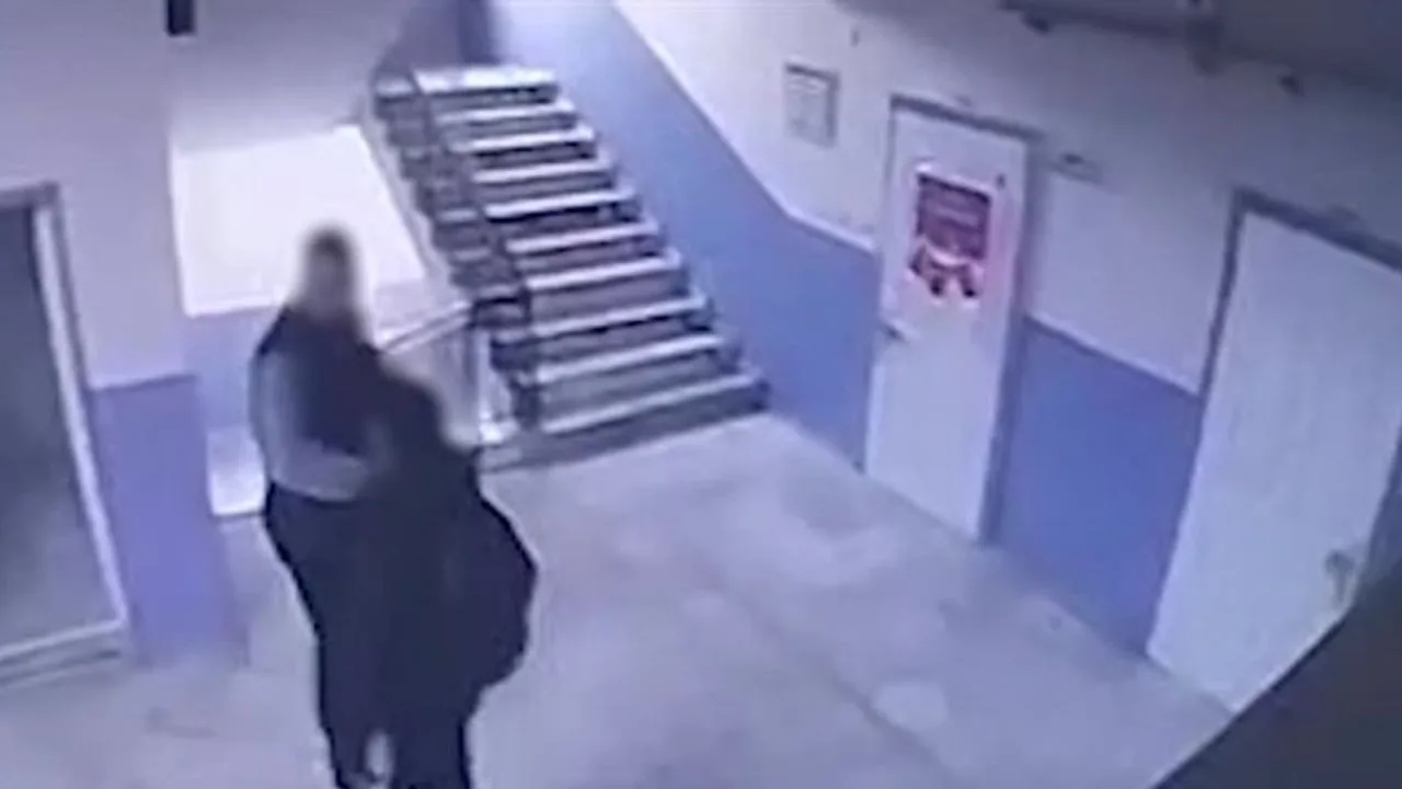 Okul müdürü B.G.’nin, otizmli öğrenci B.U.’yu merdivenlerde ittiği ve bu