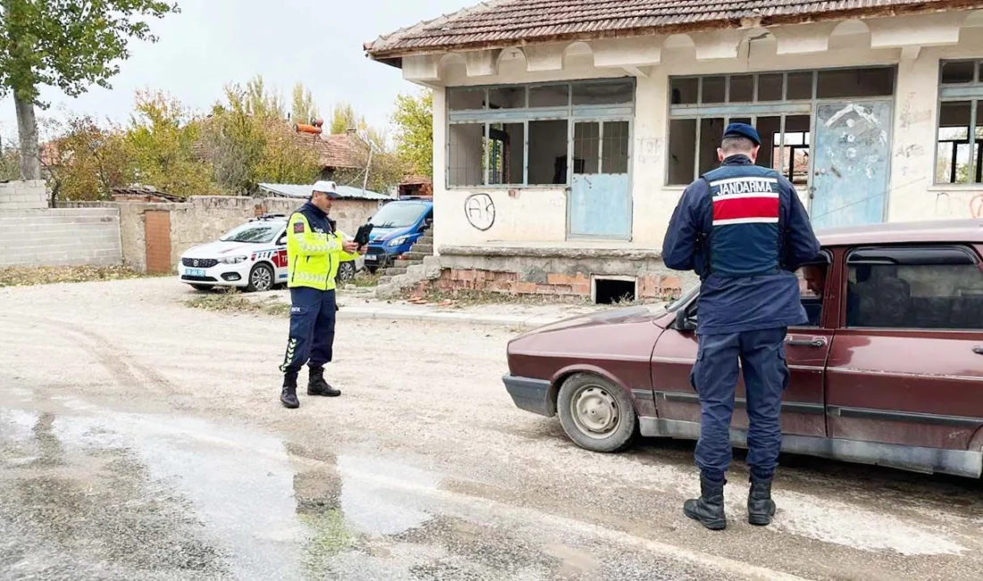 Yozgat’ın Sarıkaya ilçesinde, emniyet kemeri takmayan sürücülere yönelik denetimlerde toplam