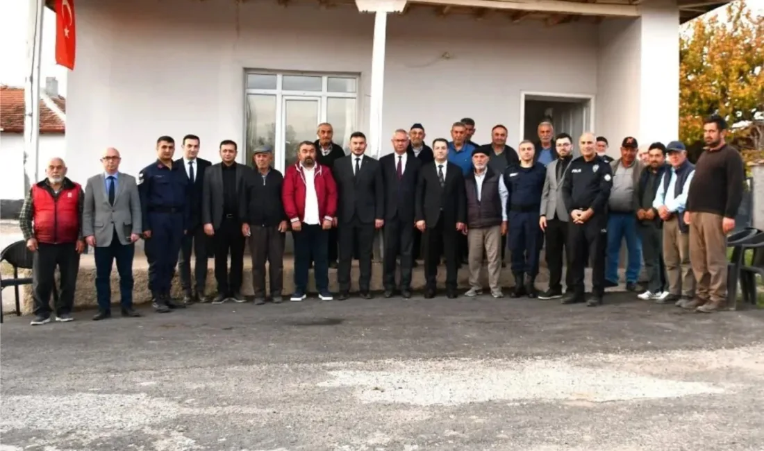 Sorgun Kaymakamı Abdurrezzak Canpolat, daire amirleri ile birlikte Karaveli, Çavuş,