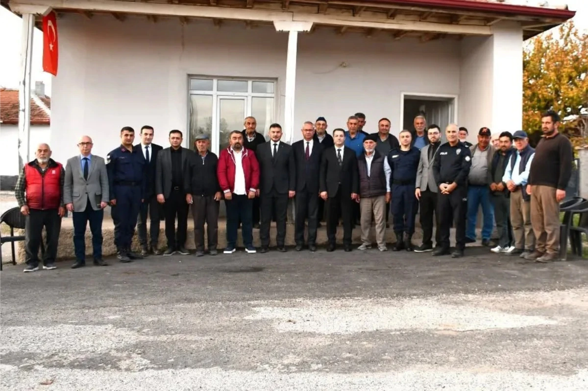 Sorgun Kaymakamı Abdurrezzak Canpolat, daire amirleri ile birlikte Karaveli, Çavuş,