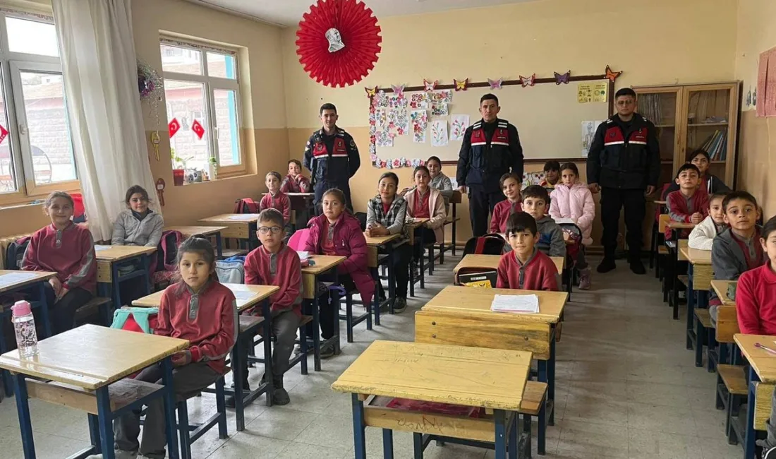 Yenifakılı İlçe Jandarma Komutanlığı, öğrencilerin güvenliğini sağlamak amacıyla okullar ve