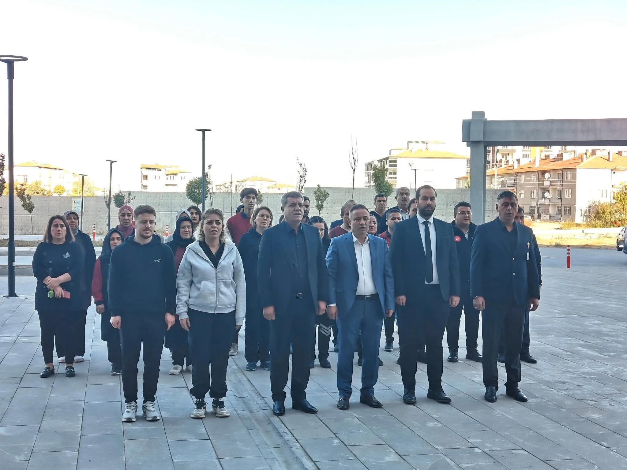 Yerköy Şehit Korgeneral Osman Erbaş Devlet Hastanesi bahçesinde, 10 Kasım