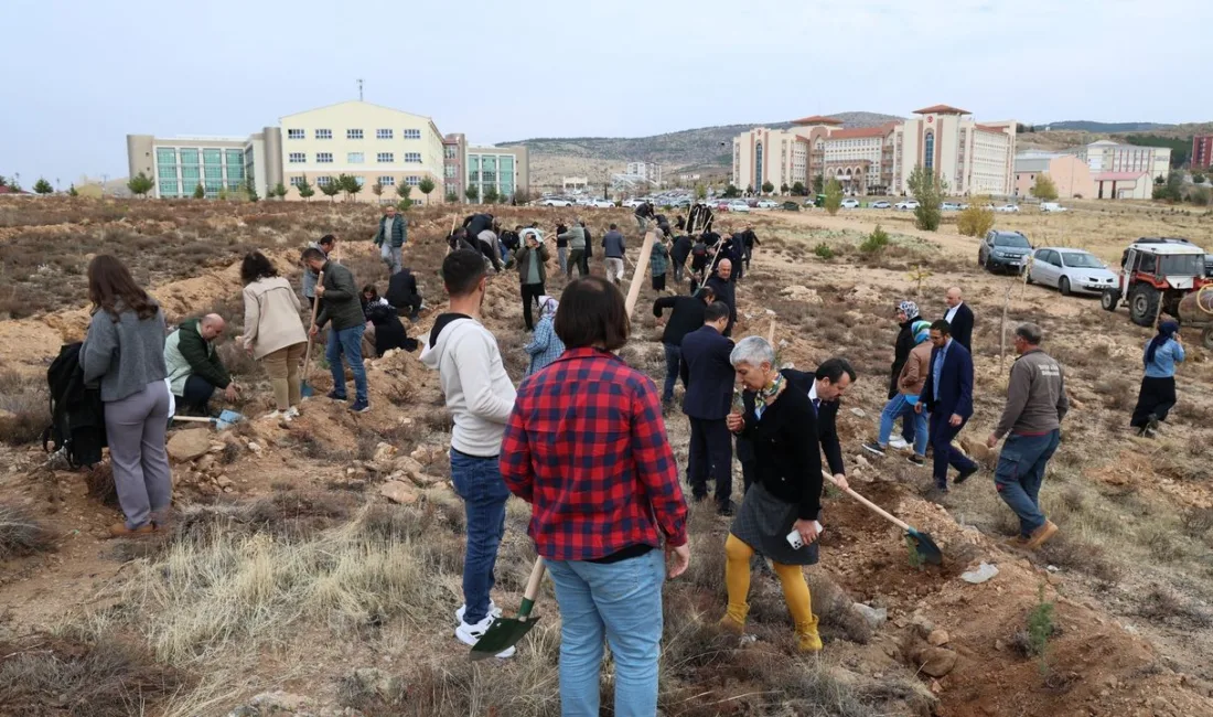 Yozgat Bozok Üniversitesi'nde 11 Kasım Milli Ağaçlandırma Günü kapsamında düzenlenen