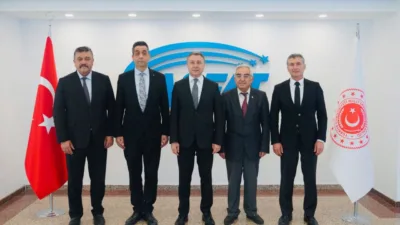 Yozgatlı Dernekler Federasyonu Genel Başkanı Selçuk Bağcı, yönetim kurulu üyeleriyle