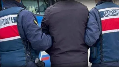 Yozgat'ta jandarma ekipleri, çeşitli suçlardan aranan iki şahsı yakalayarak adli