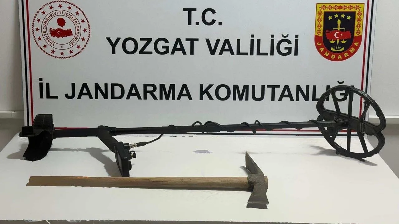 Yozgat'ın Çekerek ilçesinde jandarma ekipleri, izinsiz kazı yaptığı belirlenen bir