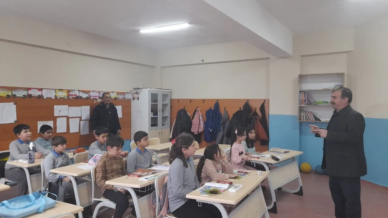 Akdağmadeni Mehmet Kaplan Ortaokulu tarafından düzenlenen “Bilim ve Kariyer Söyleşileri”