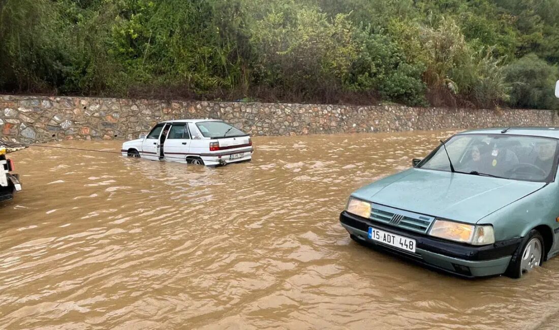 D400 karayolunda bazı araçların mahsur kalmasına neden oldu.  Yolda,