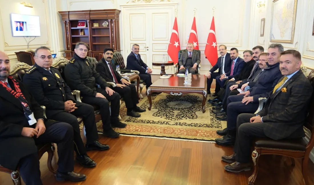  Gençlik ve Spor Bakanı Osman Aşkın Bak, Yozgat’ta spor altyapısını