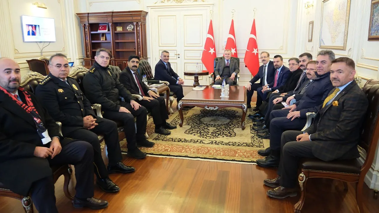  Gençlik ve Spor Bakanı Osman Aşkın Bak, Yozgat’ta spor altyapısını