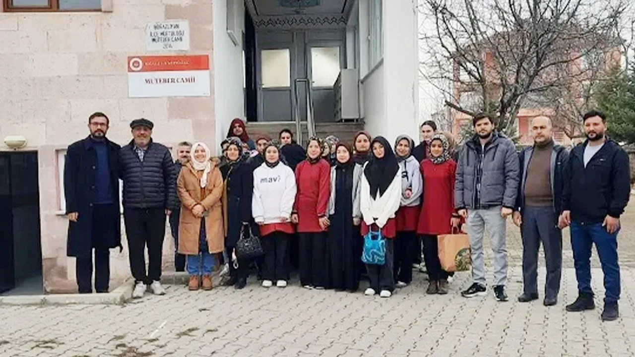 Yozgat’ın Boğazlıyan ilçesinde, Boğazlıyan Kız Anadolu İmam Hatip Lisesi öğrencileri,