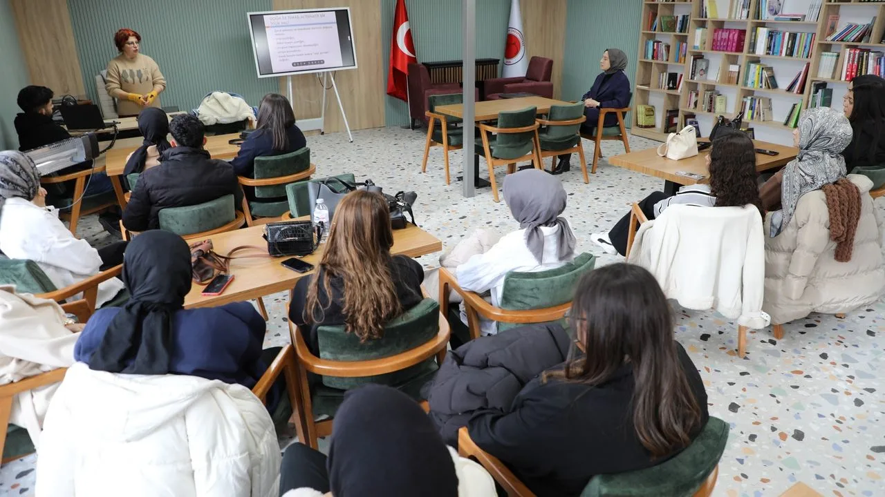 Bozok Üniversitesi, bilimsel gelişimi desteklemek amacıyla düzenlediği etkinliklerle bağımlılık konusuna