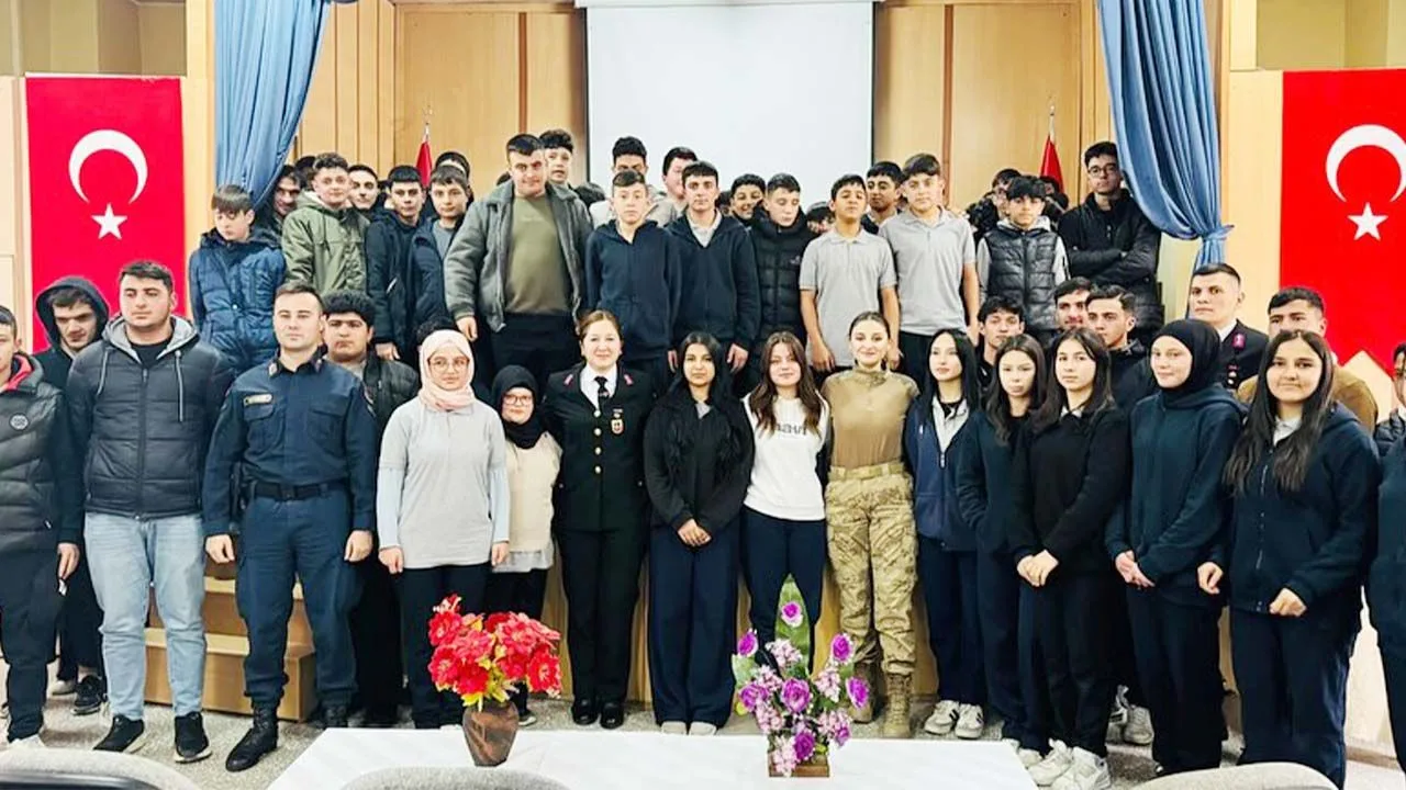 Çayıralan’da düzenlenen eğitim programında öğrenciler, toplum destekli kolluk faaliyetleri çerçevesinde
