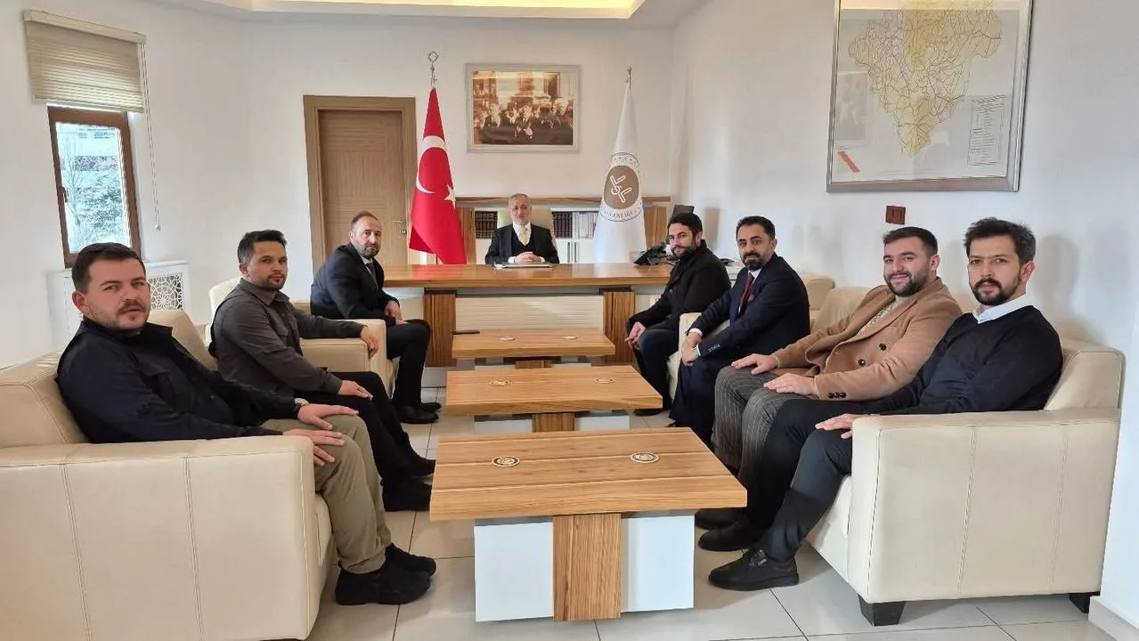 Diyanet-Sen Yozgat Şube Başkanı Ömer Tavşancıoğlu ve yönetim kurulu üyeleri,