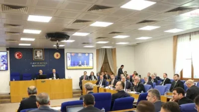 Kamuda görev yapan yönetici ve uzman personele seyyanen zam yapılmasını