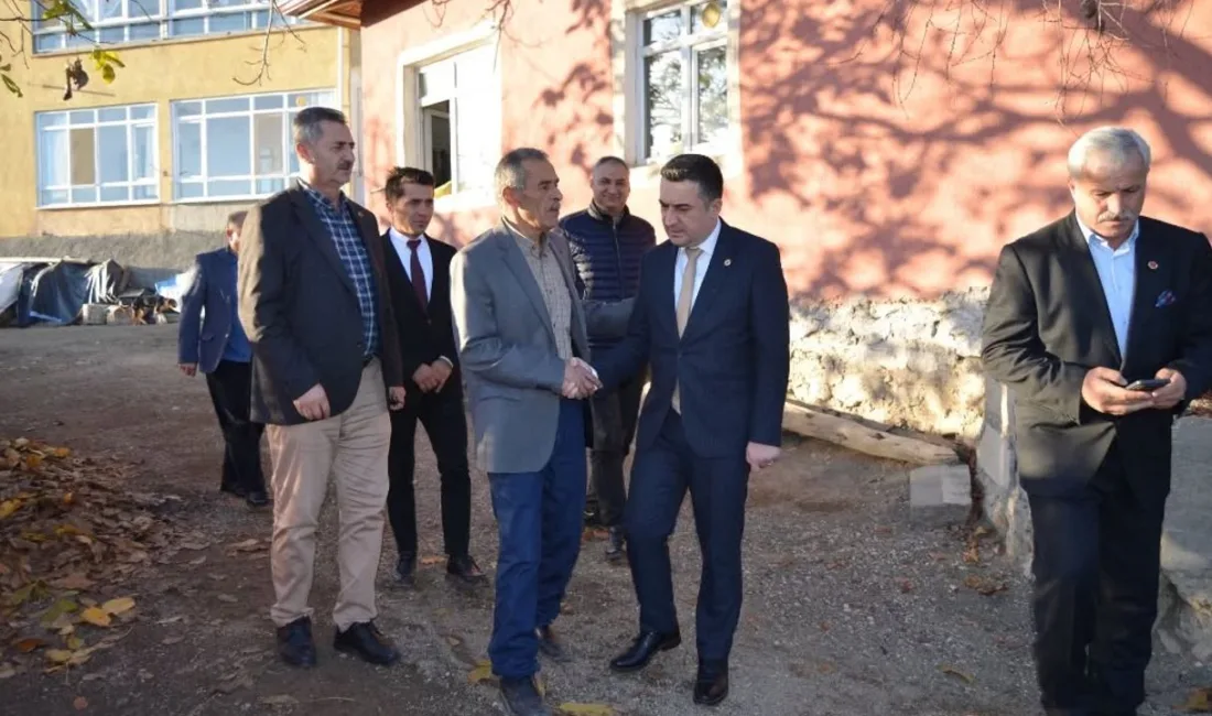 Çekerek Kaymakamı Can Kurt, Kuruçay köyüne yaptığı ziyarette vatandaşların taleplerini