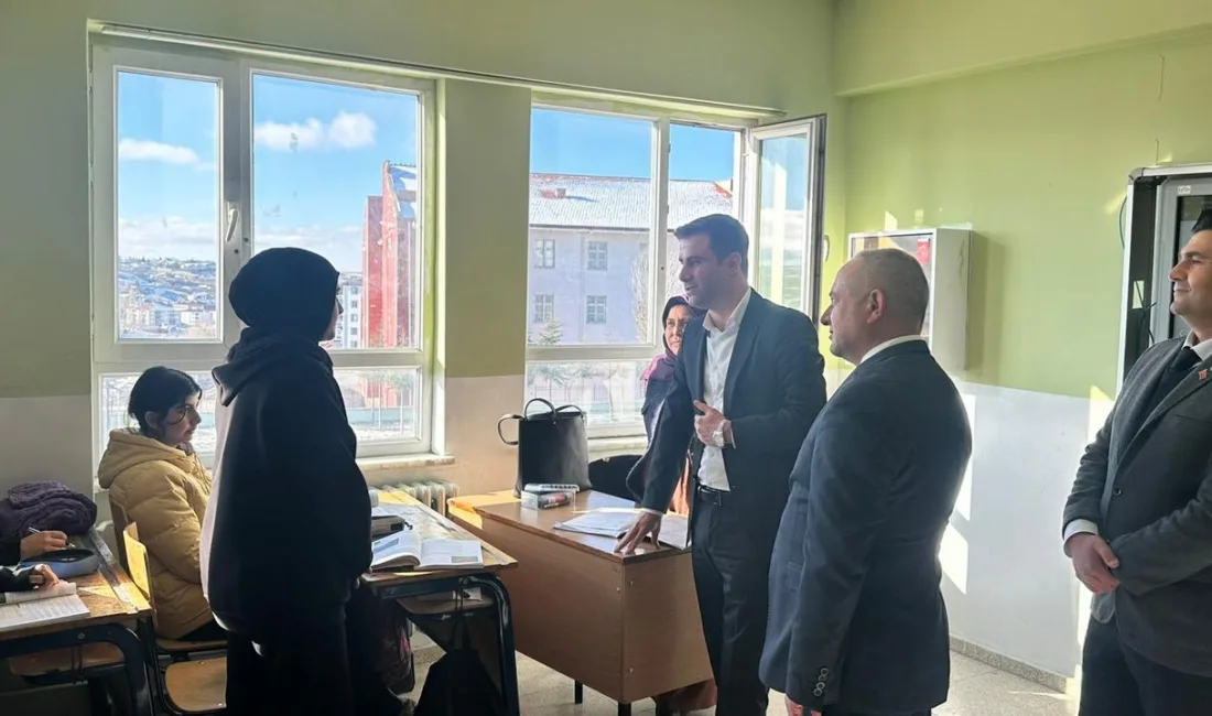 Sarıkaya Kaymakamı Mubin Demirkıran, okul ziyaretleri kapsamında Şehit Hasan Hüseyin