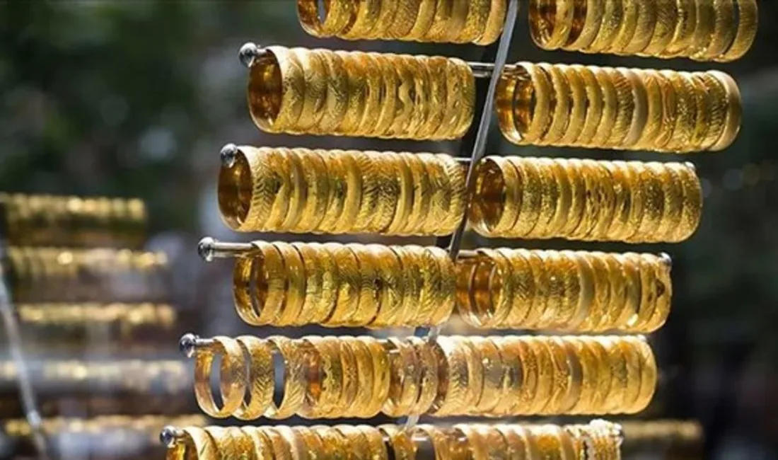 Bir kuyumcu, iddiaya göre müşterilerinden topladığı milyonlarca lira ve altınla