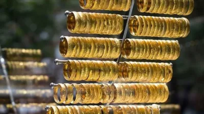 Bir kuyumcu, iddiaya göre müşterilerinden topladığı milyonlarca lira ve altınla