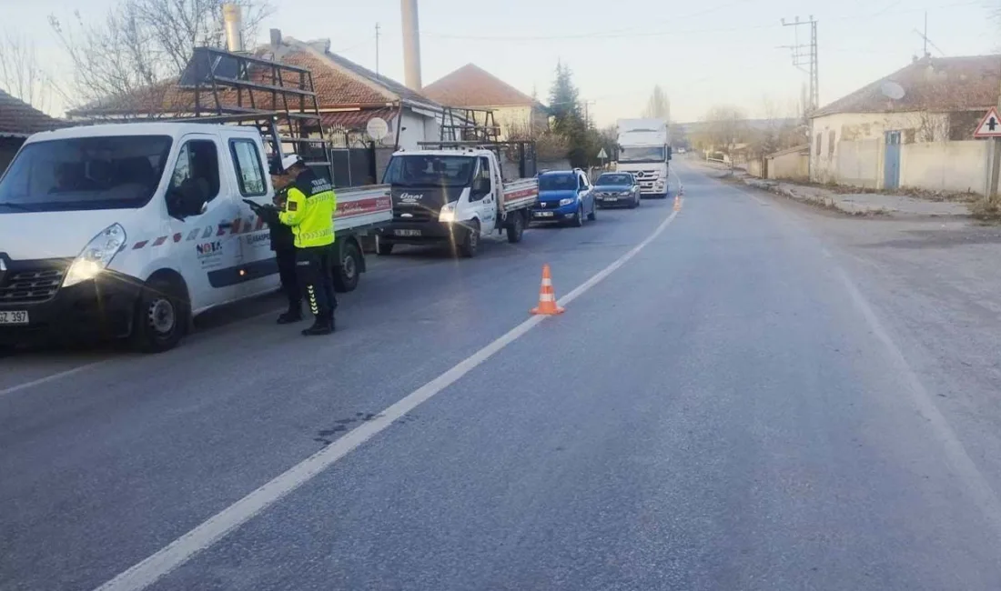 Yozgat'ın Sarıkaya ilçesinde trafik güvenliğini artırmak amacıyla devam eden denetimler