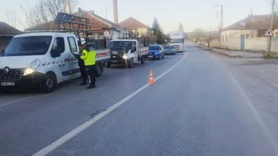 Yozgat'ın Sarıkaya ilçesinde trafik güvenliğini artırmak amacıyla devam eden denetimler