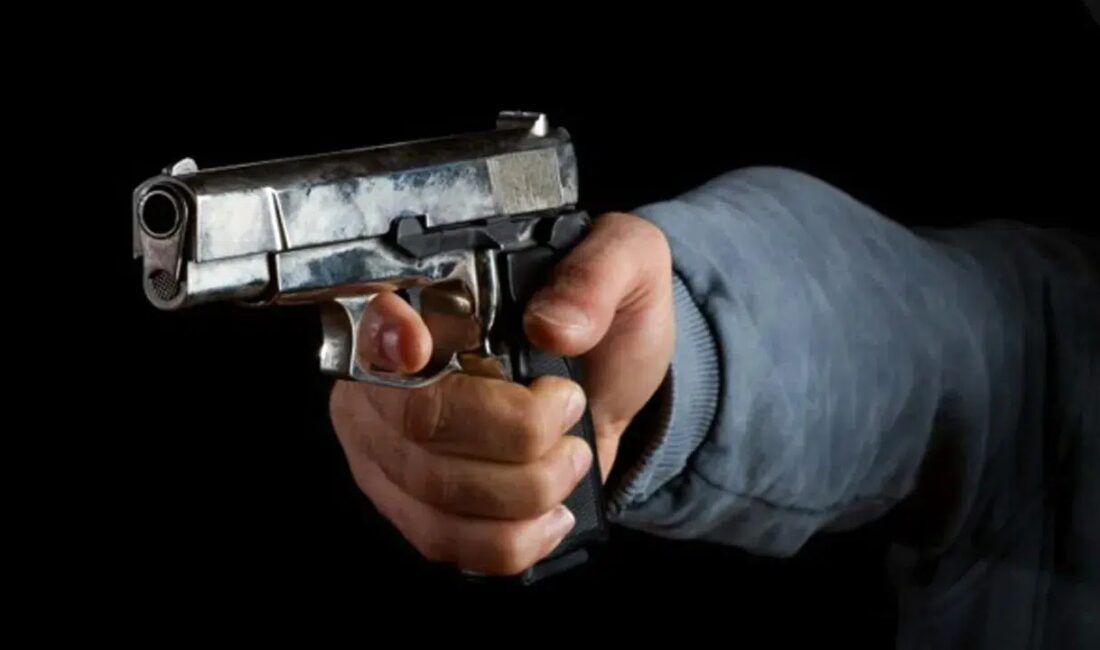 21 yaşındaki market çalışanı, iş yerini açtığı sırada uğradığı silahlı