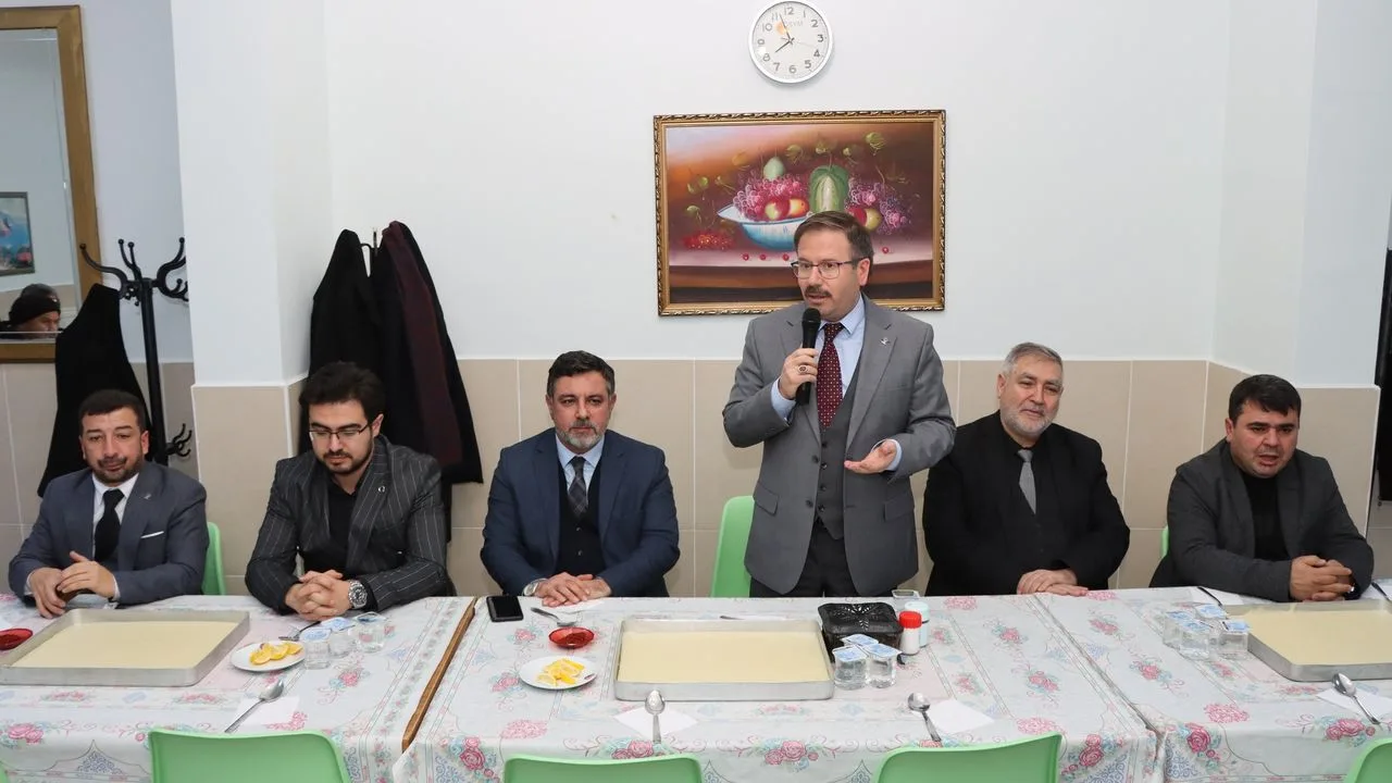 AK Parti Yerköy İlçe Başkanlığı tarafından düzenlenen arabaşı programında, katılımcılar