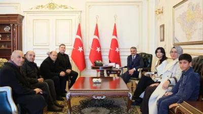 Dereceye giren yarışmacılara ödülleri Yozgat Valisi Mehmet Ali Özkan tarafından