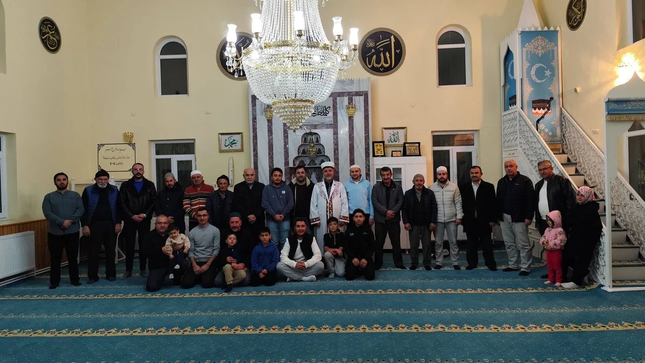 Yozgat'ın Sarıkaya ilçesinde ailelerin bir araya gelerek manevi ortamı paylaşmaları